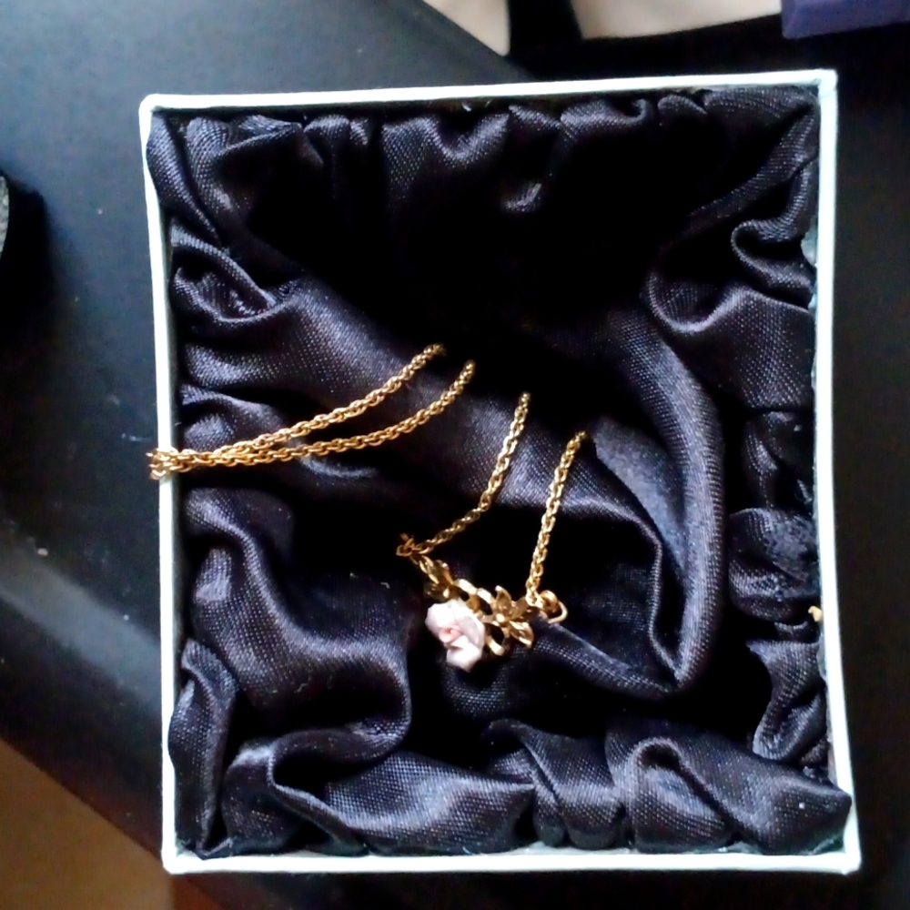 Gold 1920's Vintage necklace